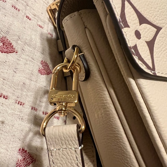Louis Vuitton Cream Monogram Crossbody Bag - Picture 7 of 11